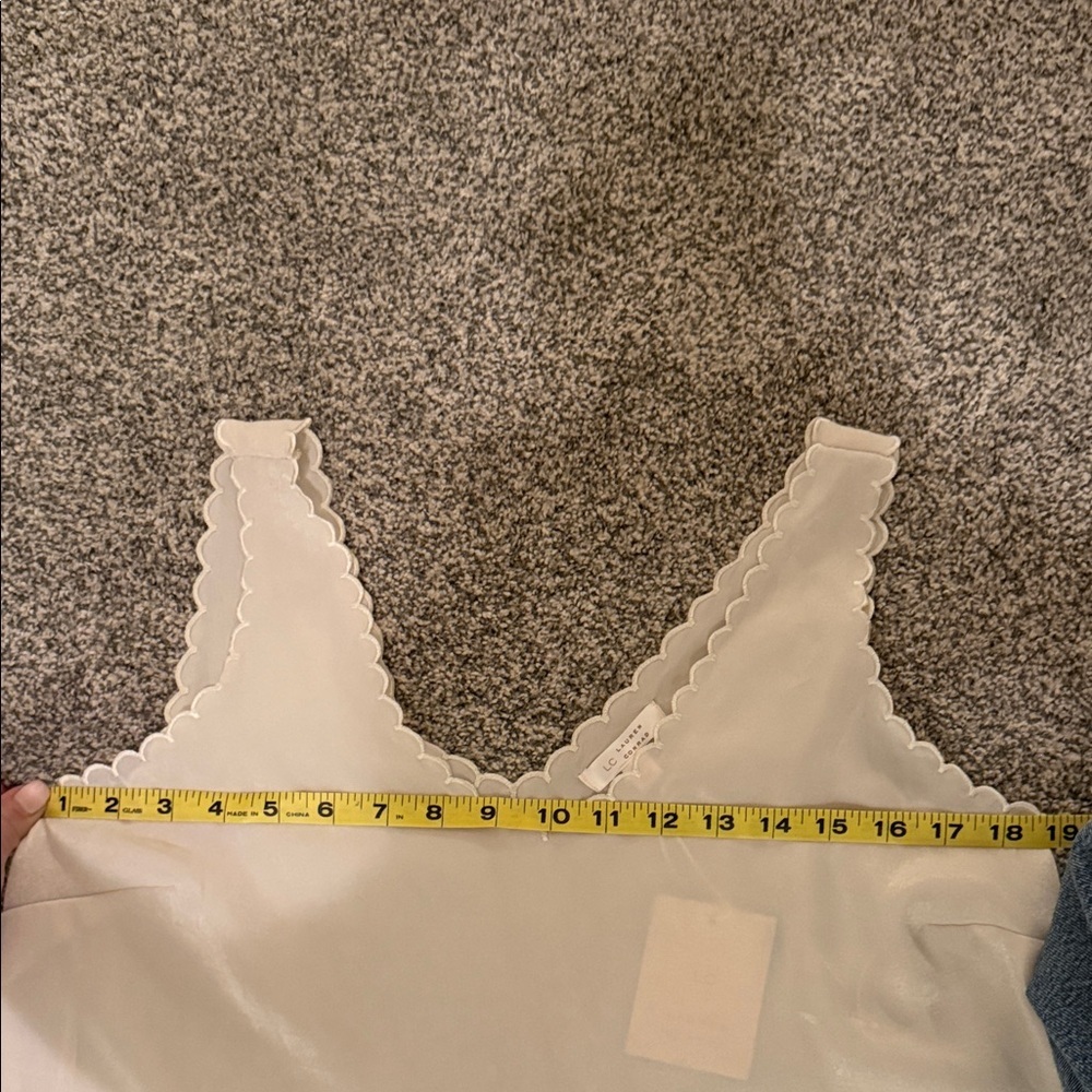 LC Lauren Conrad White Scallop-Trim Satin V-Neck Cami - Picture 5 of 8